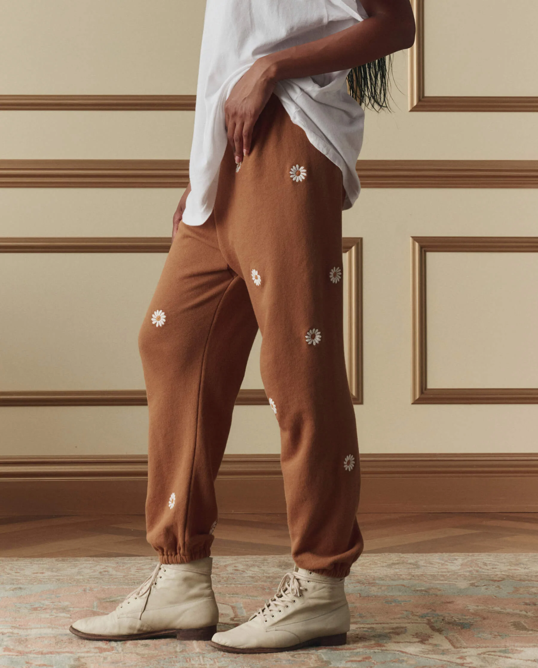 The Stadium Sweatpant W/ Floating Daisy Embroidery. -- Suntan