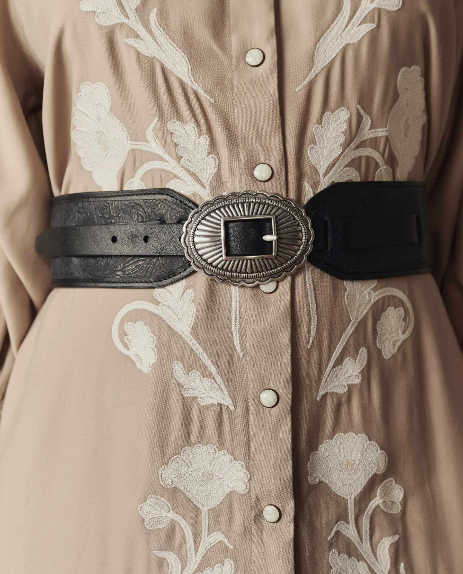 1276-the-tooled-waist-belt.-black-with-silver-2.jpg The Tooled Waist Belt. -- Black With Silver