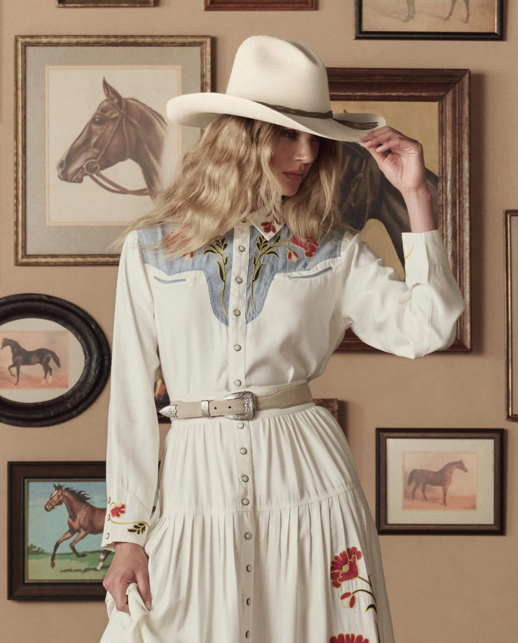1295-the-western-narrow-belt.-cream-with-silver-2.webp The Western Narrow Belt. -- Cream With Silver