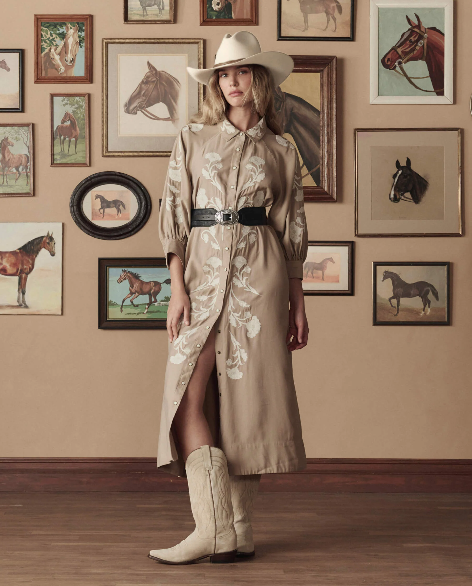 1341-the-cowboy-boot-suede-.-pearl-5.webp The Cowboy Boot (Suede). -- Pearl