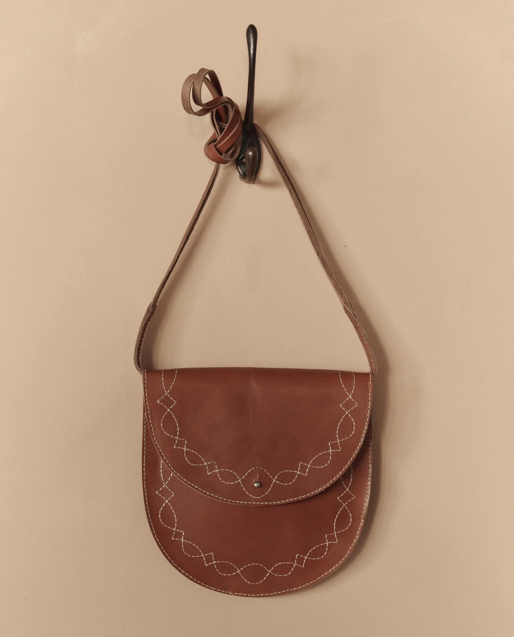 1380-the-saddle-stitch-bag.-cognac-1.webp The Saddle Stitch Bag. -- Cognac