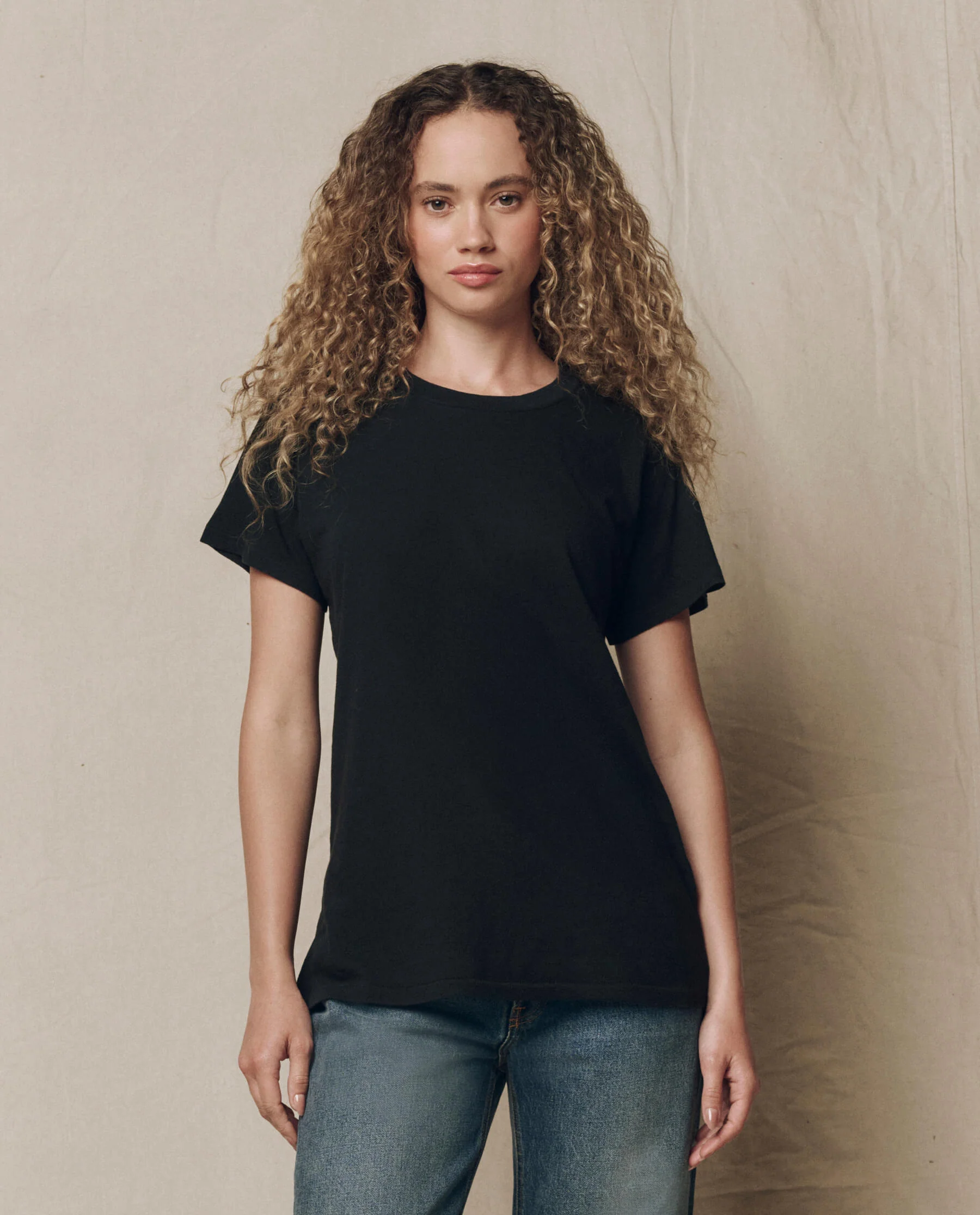 2783-the-slim-tee.-solid-almost-black-1.webp The Slim Tee. Solid -- Almost Black