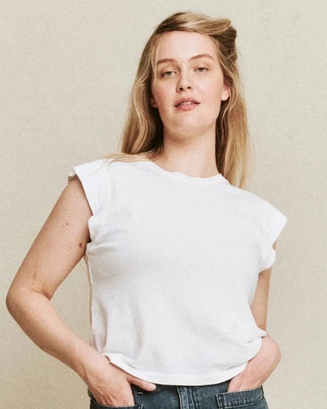 3261-the-peak-shoulder-tee.-true-white-5.webp The Peak Shoulder Tee. -- True White
