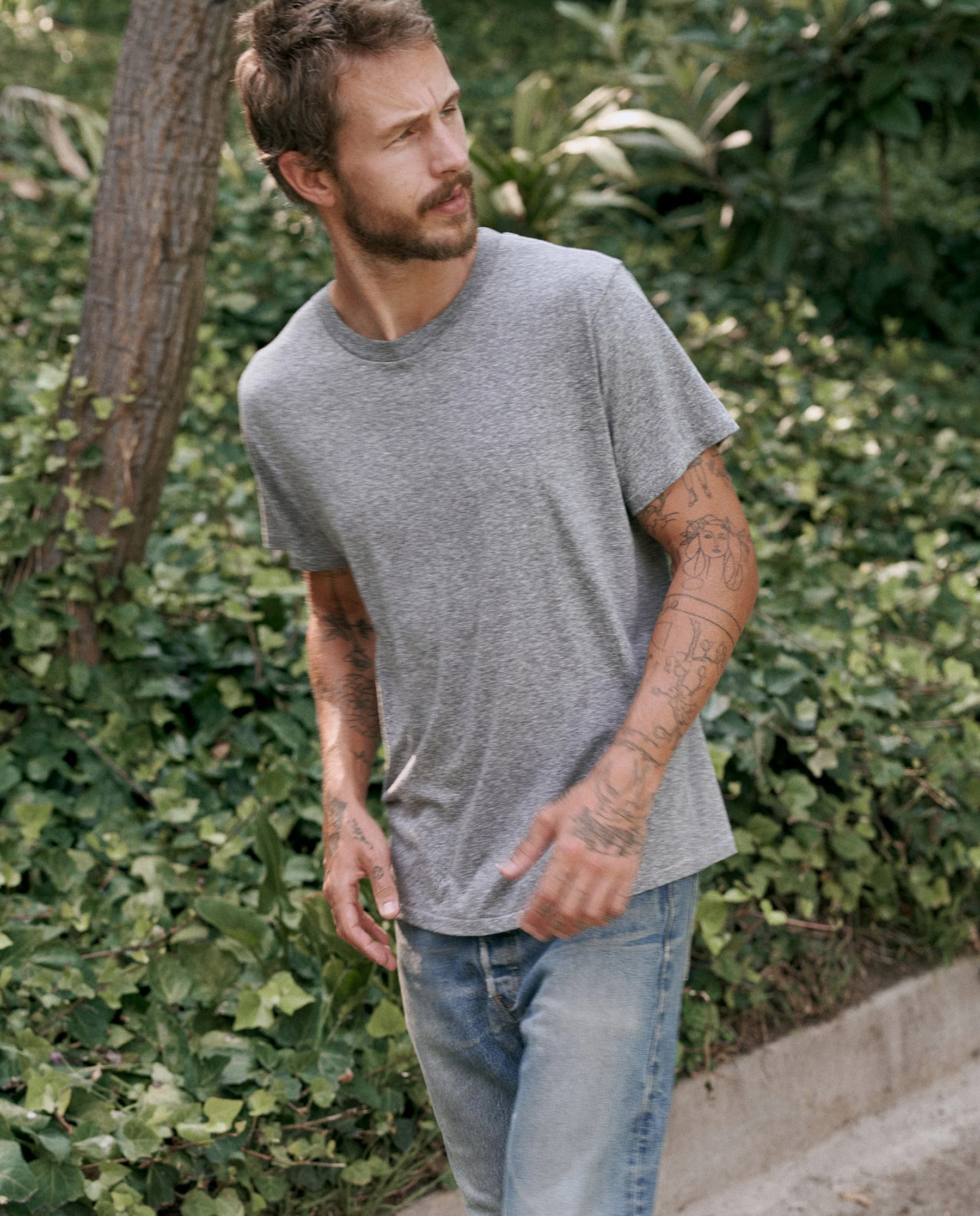 3423-the-men-s-slim-tee.-heather-grey-1.webp The Men's Slim Tee. -- HEATHER GREY