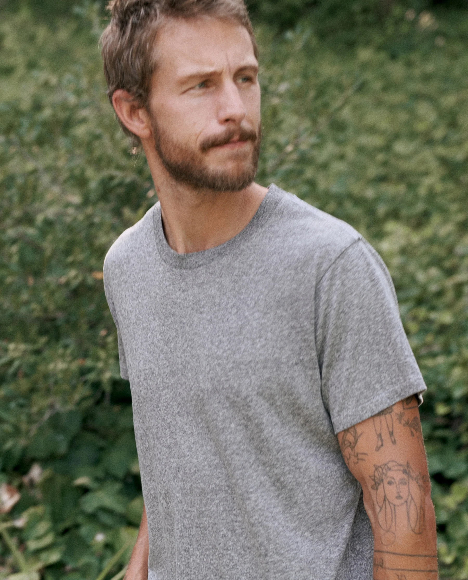 3423-the-men-s-slim-tee.-heather-grey-3.webp The Men's Slim Tee. -- HEATHER GREY