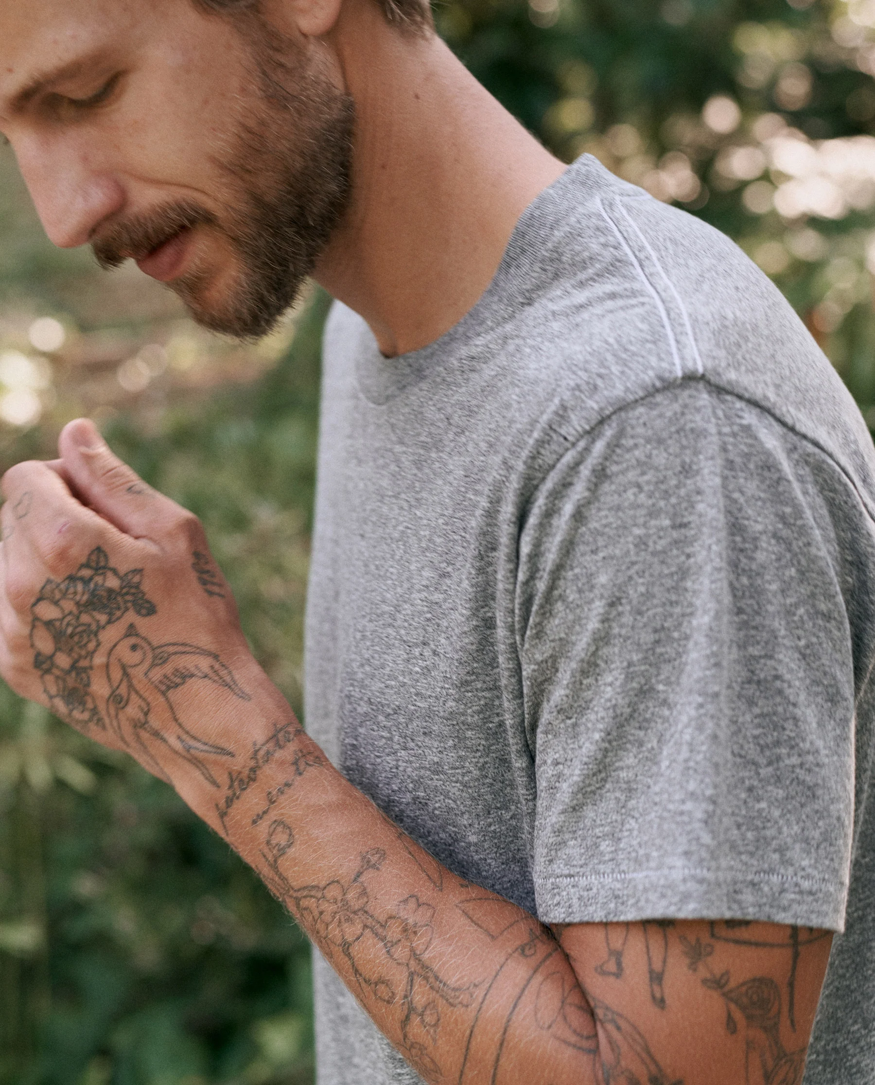 3423-the-men-s-slim-tee.-heather-grey-4.webp The Men's Slim Tee. -- HEATHER GREY