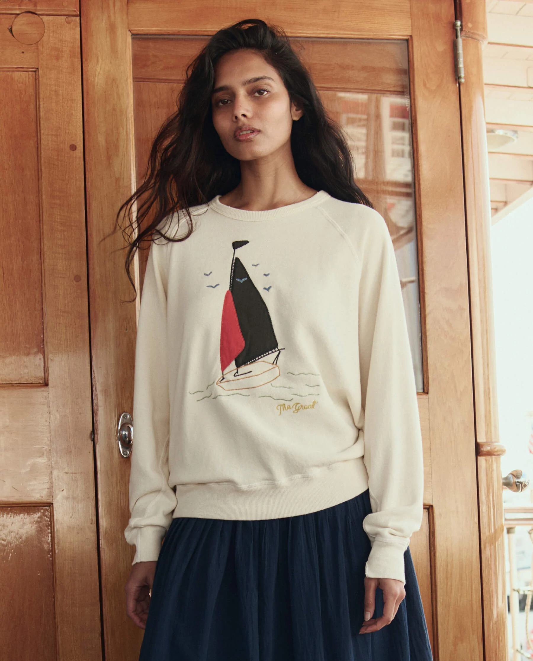609-the-college-sweatshirt-w-sailing-boat-applique.-washed-white-1.webp The College Sweatshirt w/ Sailing Boat Applique. -- Washed White