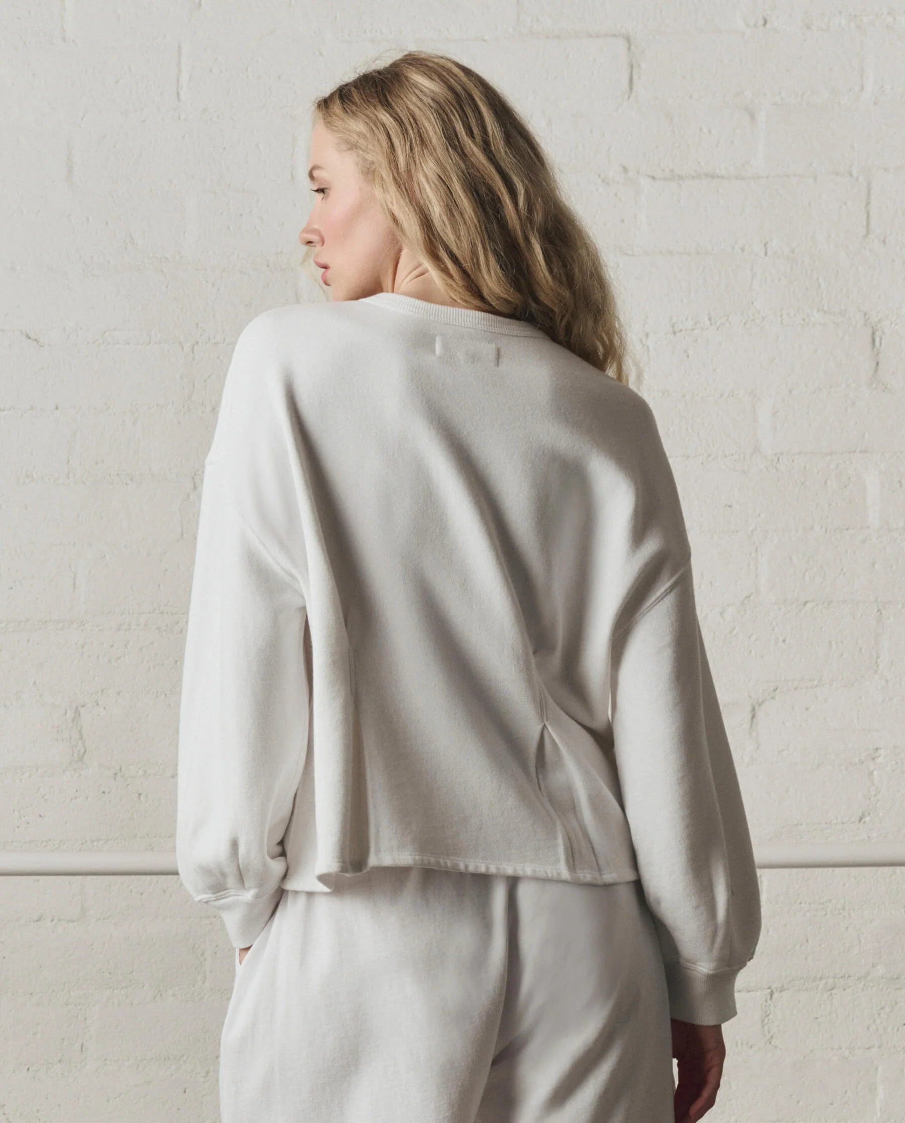 963-the-slouchy-corset-sweatshirt.-true-white-3.webp The Slouchy Corset Sweatshirt. -- True White